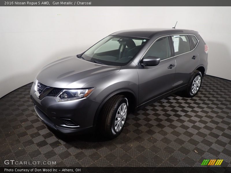 Gun Metallic / Charcoal 2016 Nissan Rogue S AWD