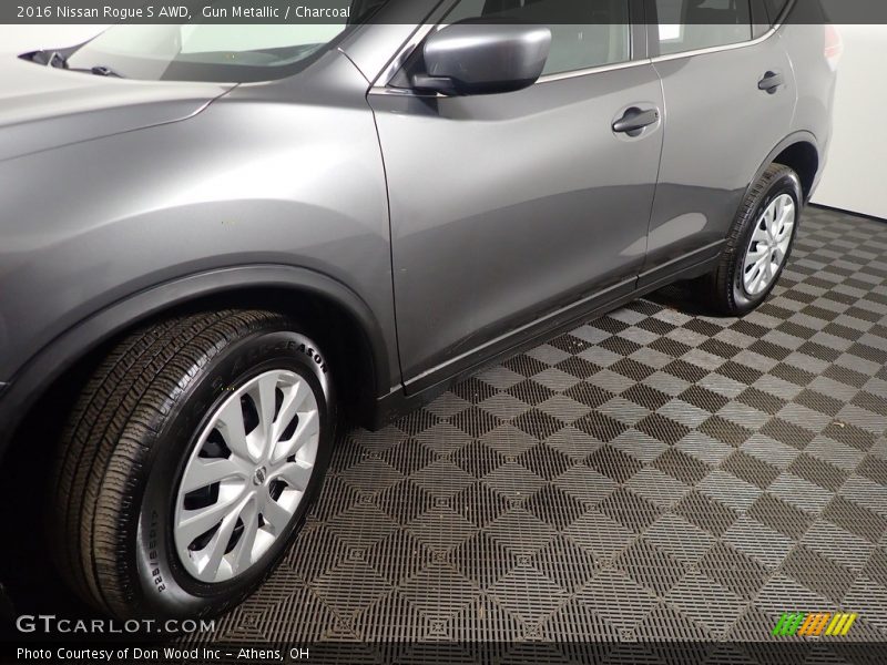 Gun Metallic / Charcoal 2016 Nissan Rogue S AWD
