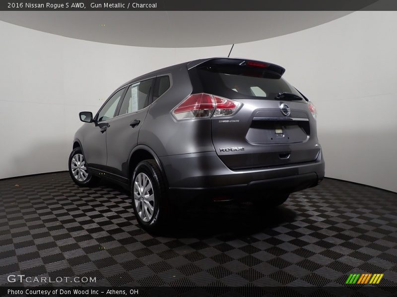 Gun Metallic / Charcoal 2016 Nissan Rogue S AWD