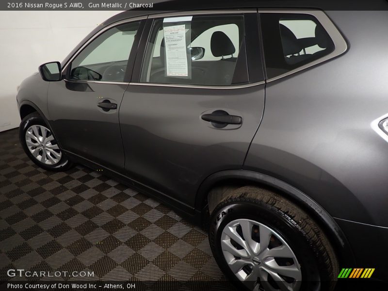 Gun Metallic / Charcoal 2016 Nissan Rogue S AWD