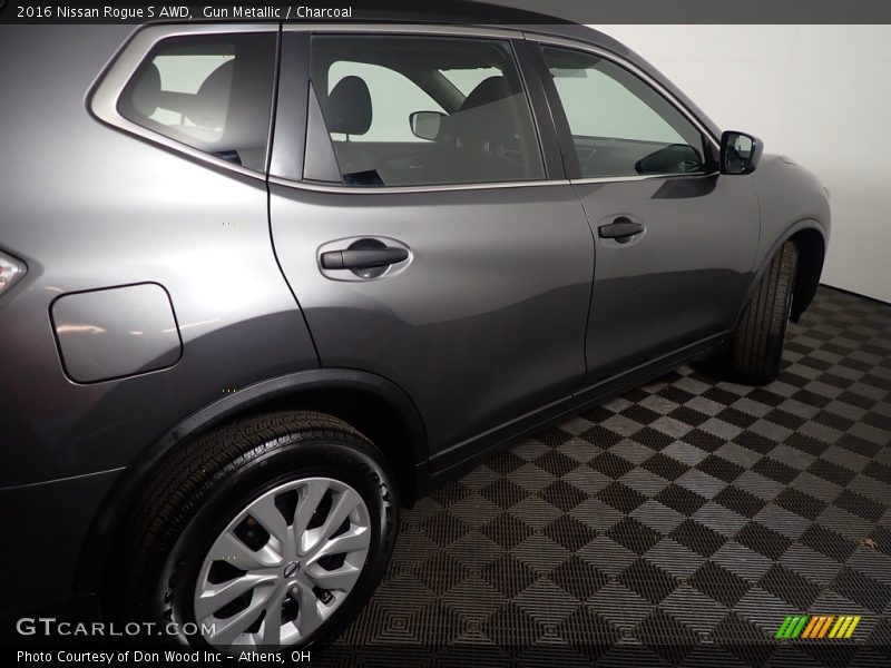Gun Metallic / Charcoal 2016 Nissan Rogue S AWD