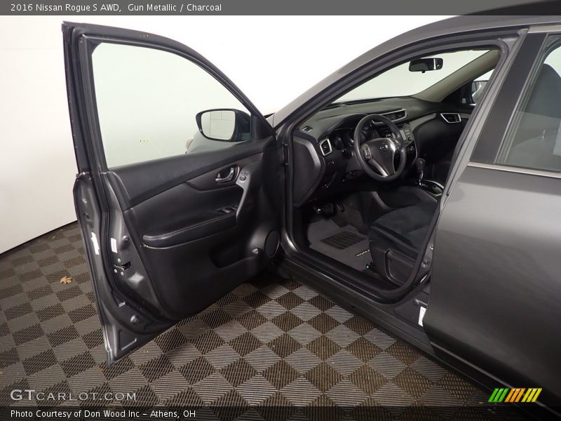 Gun Metallic / Charcoal 2016 Nissan Rogue S AWD