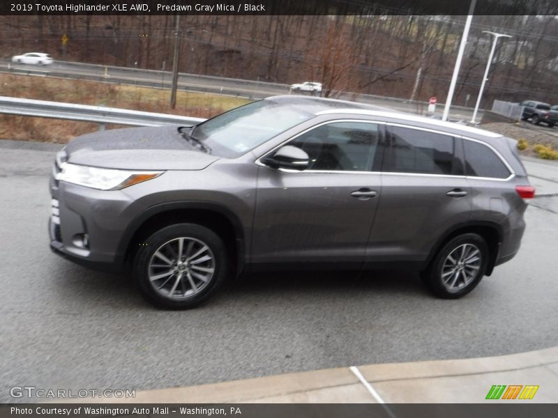 Predawn Gray Mica / Black 2019 Toyota Highlander XLE AWD