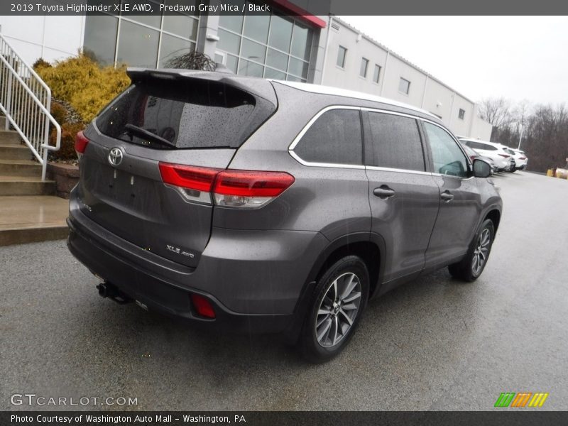 Predawn Gray Mica / Black 2019 Toyota Highlander XLE AWD