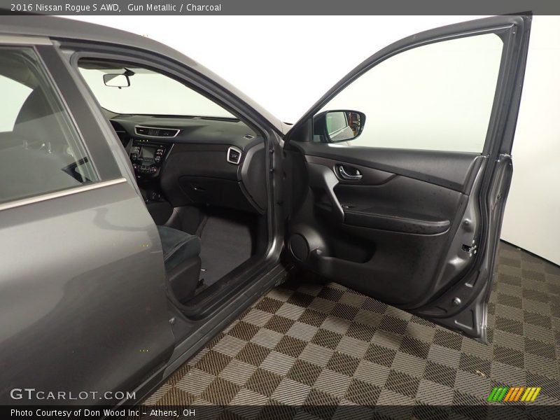 Gun Metallic / Charcoal 2016 Nissan Rogue S AWD