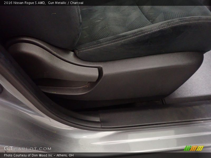 Gun Metallic / Charcoal 2016 Nissan Rogue S AWD
