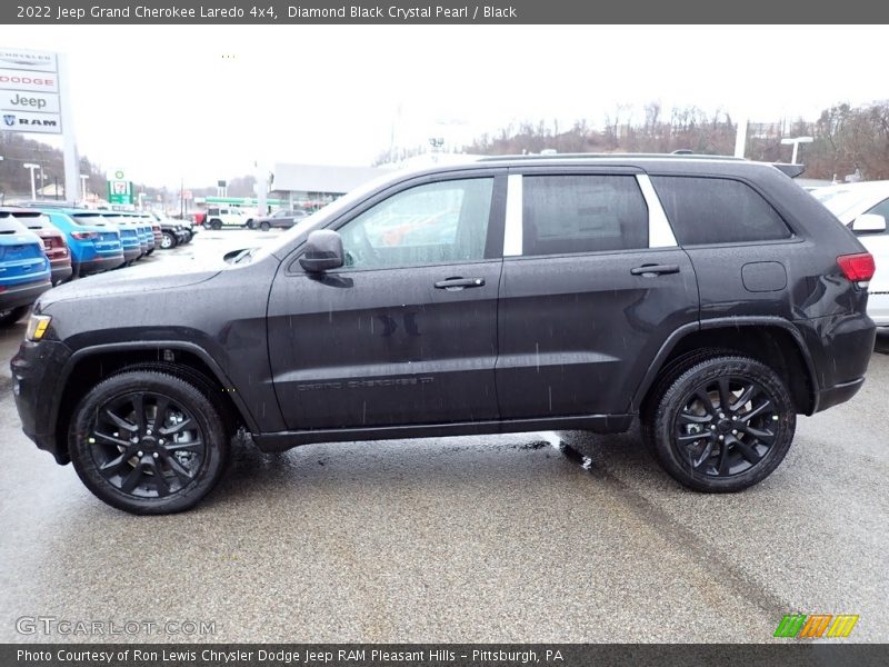 Diamond Black Crystal Pearl / Black 2022 Jeep Grand Cherokee Laredo 4x4