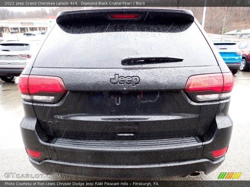 Diamond Black Crystal Pearl / Black 2022 Jeep Grand Cherokee Laredo 4x4
