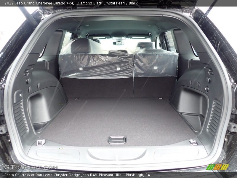 Diamond Black Crystal Pearl / Black 2022 Jeep Grand Cherokee Laredo 4x4