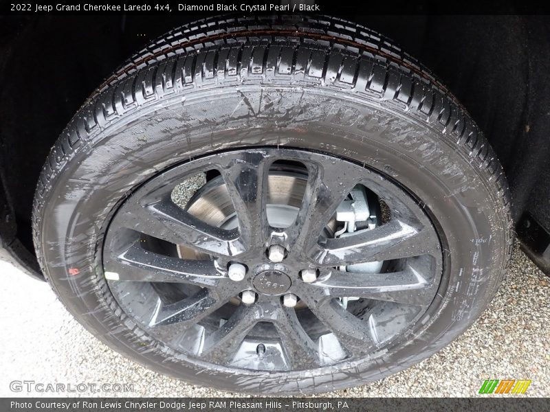 Diamond Black Crystal Pearl / Black 2022 Jeep Grand Cherokee Laredo 4x4