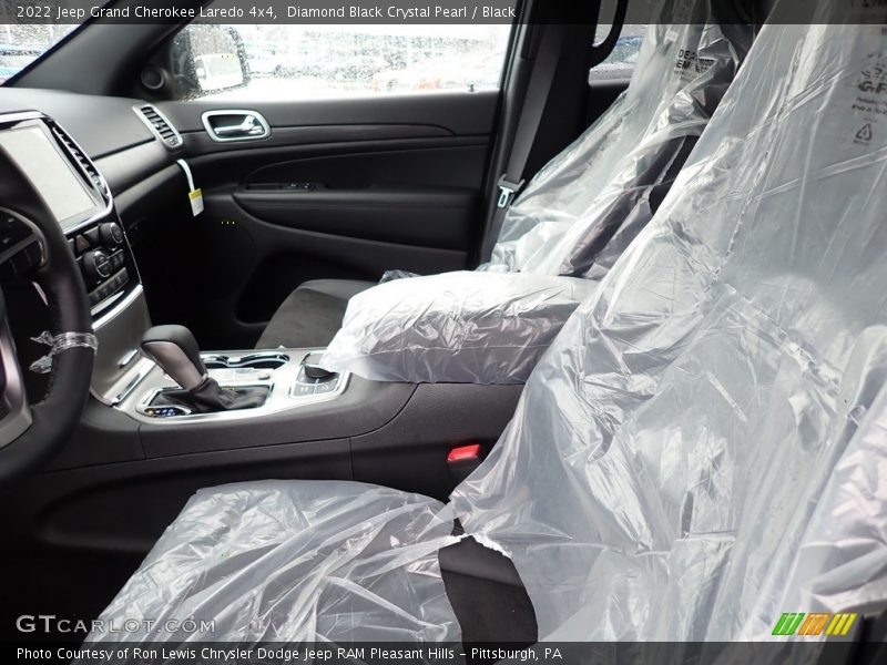 Diamond Black Crystal Pearl / Black 2022 Jeep Grand Cherokee Laredo 4x4