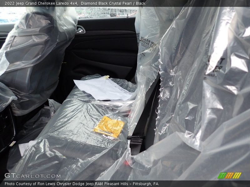 Diamond Black Crystal Pearl / Black 2022 Jeep Grand Cherokee Laredo 4x4