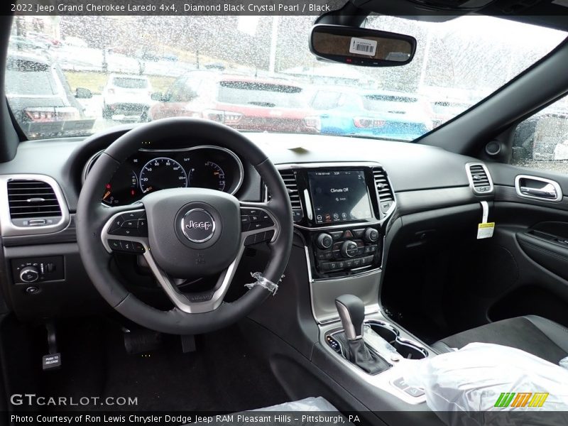 Diamond Black Crystal Pearl / Black 2022 Jeep Grand Cherokee Laredo 4x4