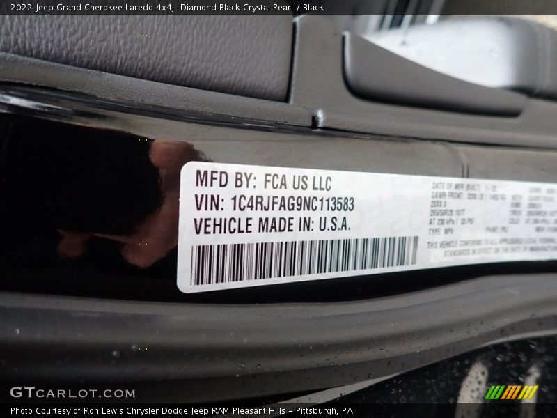 Diamond Black Crystal Pearl / Black 2022 Jeep Grand Cherokee Laredo 4x4