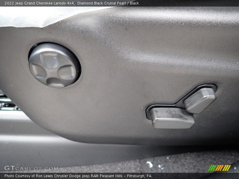 Diamond Black Crystal Pearl / Black 2022 Jeep Grand Cherokee Laredo 4x4