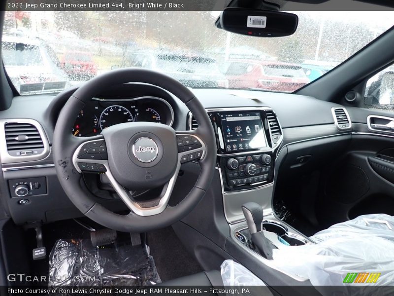 Dashboard of 2022 Grand Cherokee Limited 4x4