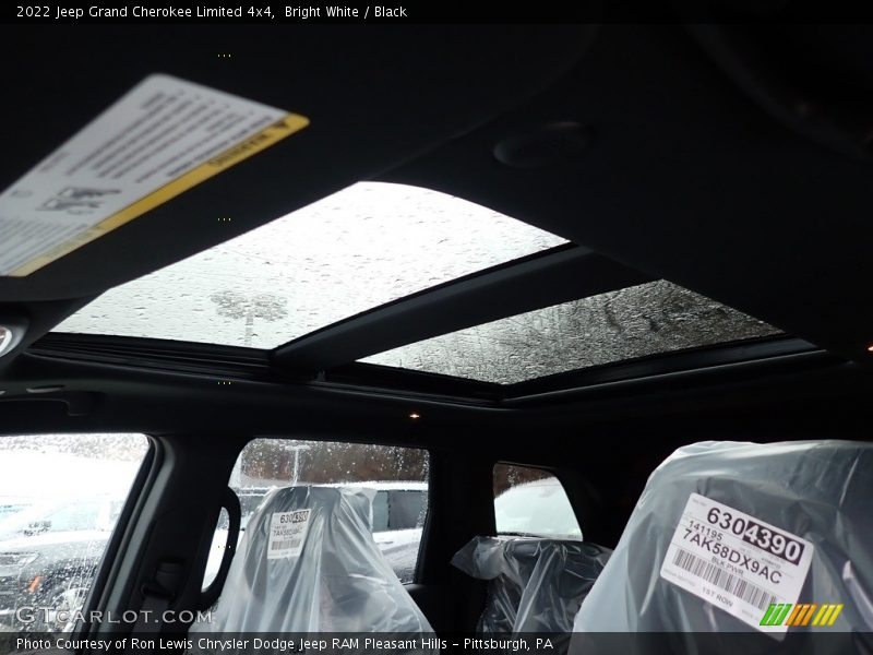 Bright White / Black 2022 Jeep Grand Cherokee Limited 4x4