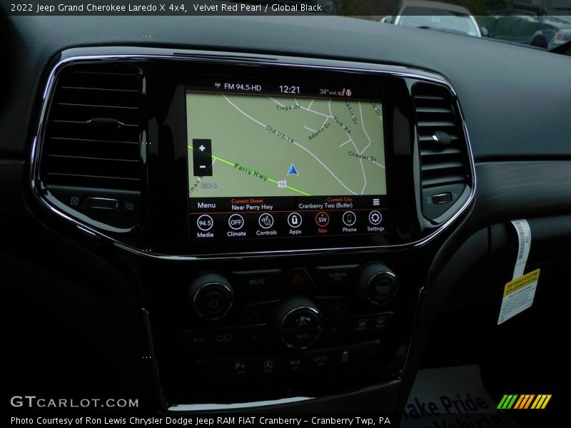 Velvet Red Pearl / Global Black 2022 Jeep Grand Cherokee Laredo X 4x4