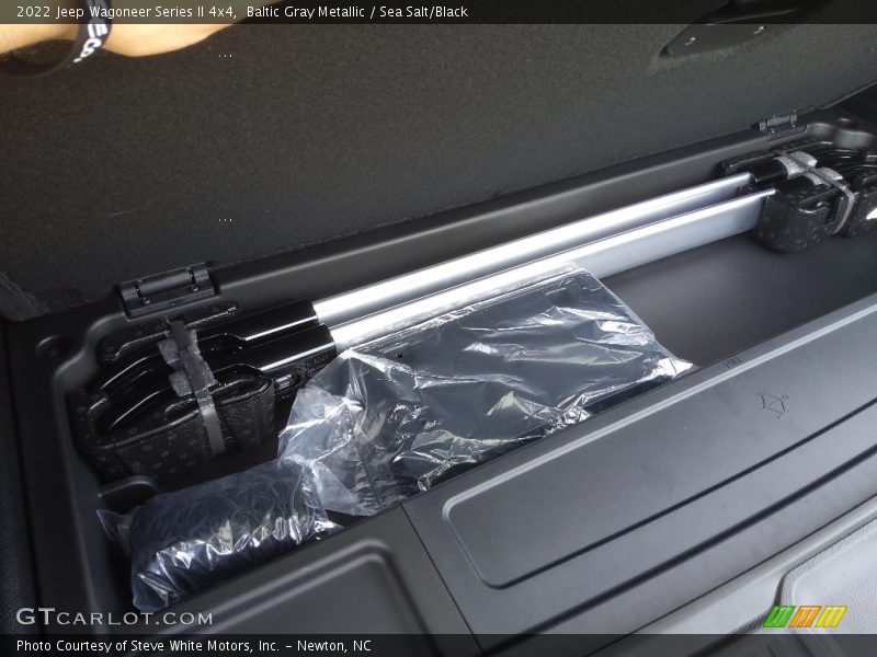 Baltic Gray Metallic / Sea Salt/Black 2022 Jeep Wagoneer Series II 4x4