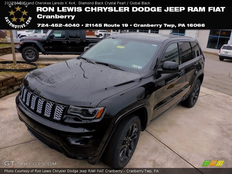 Diamond Black Crystal Pearl / Global Black 2022 Jeep Grand Cherokee Laredo X 4x4