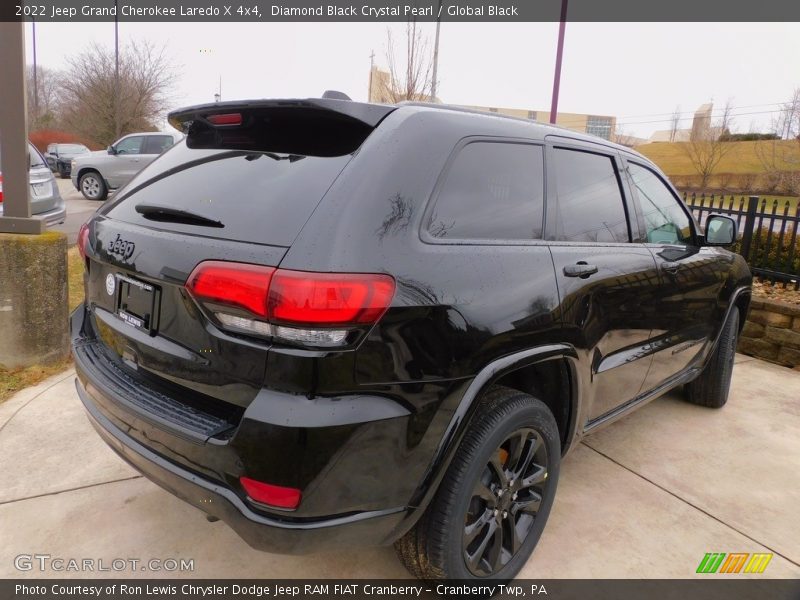 Diamond Black Crystal Pearl / Global Black 2022 Jeep Grand Cherokee Laredo X 4x4