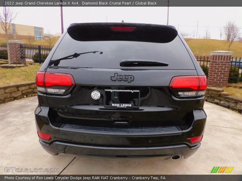 Diamond Black Crystal Pearl / Global Black 2022 Jeep Grand Cherokee Laredo X 4x4