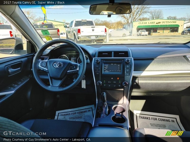 Super White / Black 2017 Toyota Camry SE