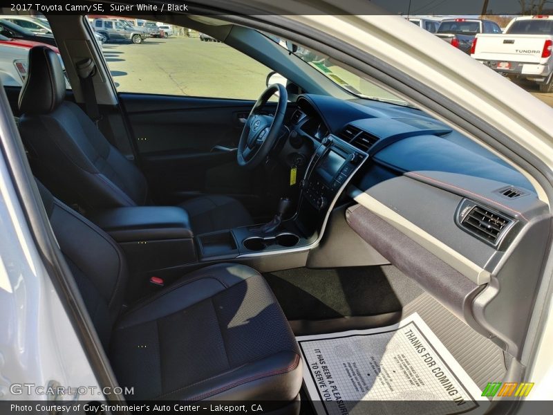 Super White / Black 2017 Toyota Camry SE