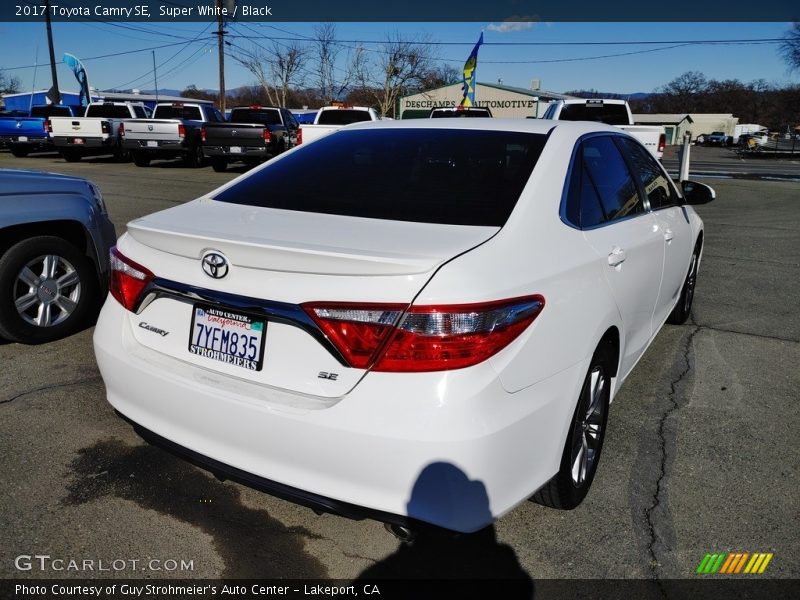 Super White / Black 2017 Toyota Camry SE