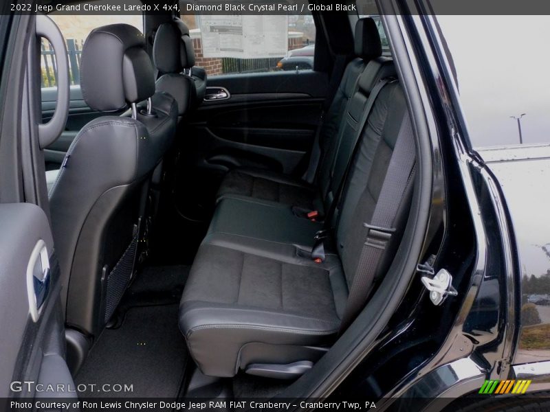 Diamond Black Crystal Pearl / Global Black 2022 Jeep Grand Cherokee Laredo X 4x4