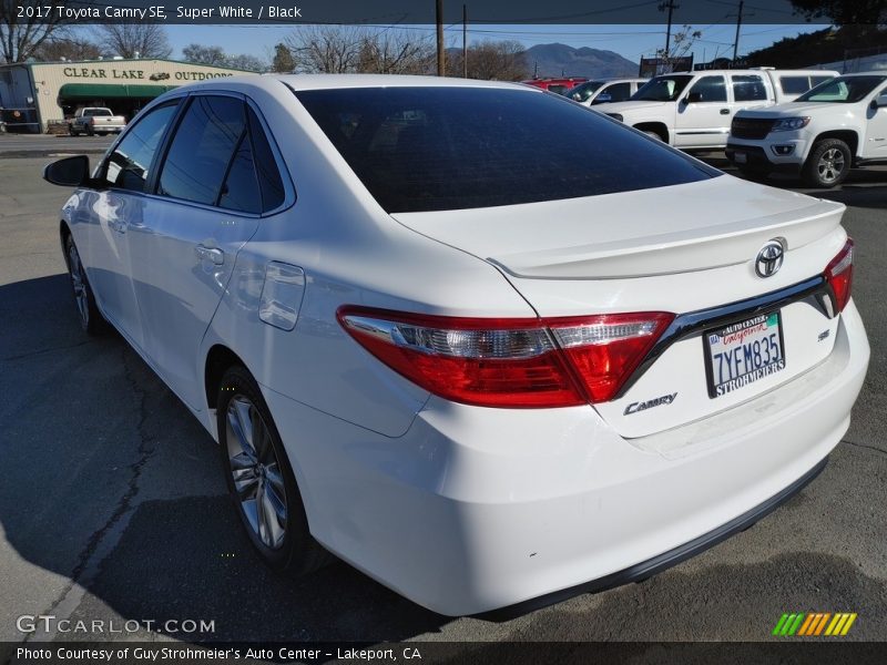 Super White / Black 2017 Toyota Camry SE