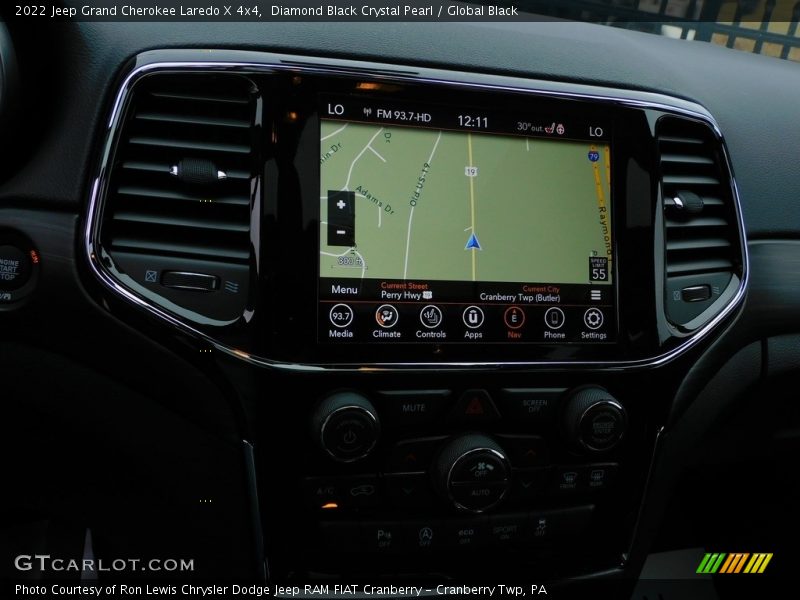 Diamond Black Crystal Pearl / Global Black 2022 Jeep Grand Cherokee Laredo X 4x4