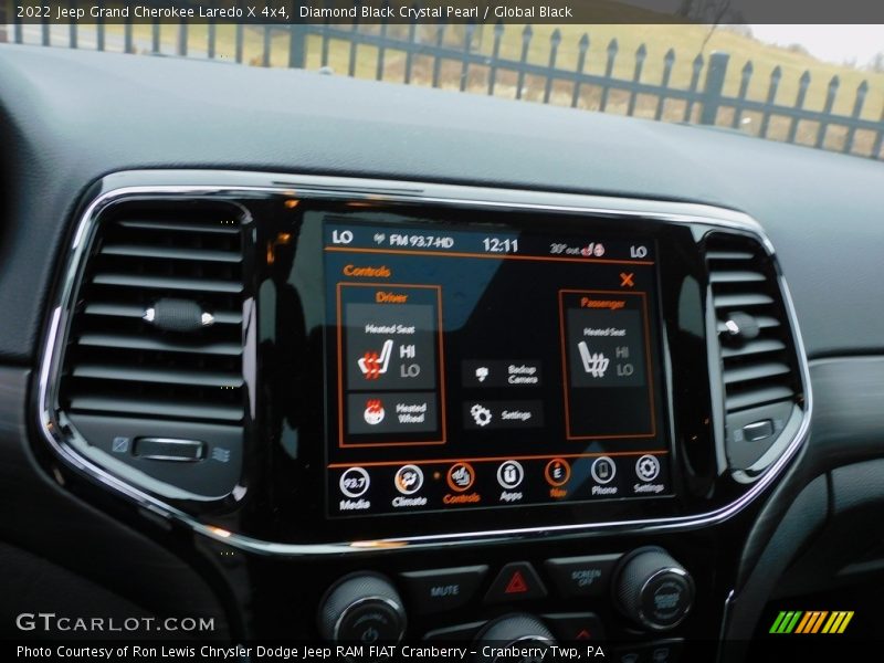 Diamond Black Crystal Pearl / Global Black 2022 Jeep Grand Cherokee Laredo X 4x4