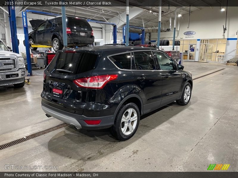 Tuxedo Black Metallic / Charcoal Black 2015 Ford Escape SE