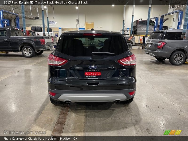 Tuxedo Black Metallic / Charcoal Black 2015 Ford Escape SE