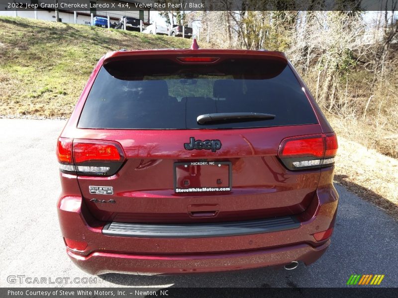Velvet Red Pearl / Black 2022 Jeep Grand Cherokee Laredo X 4x4