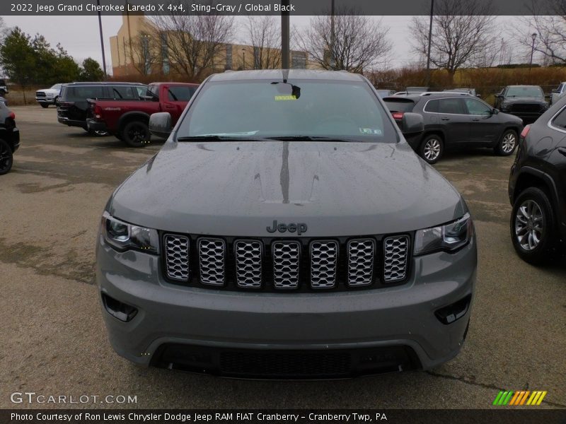 Sting-Gray / Global Black 2022 Jeep Grand Cherokee Laredo X 4x4
