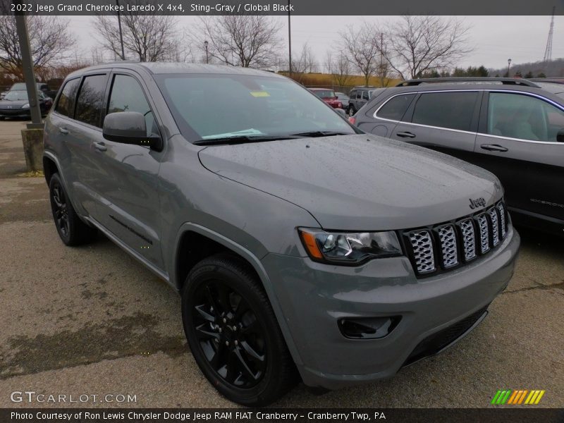 Sting-Gray / Global Black 2022 Jeep Grand Cherokee Laredo X 4x4