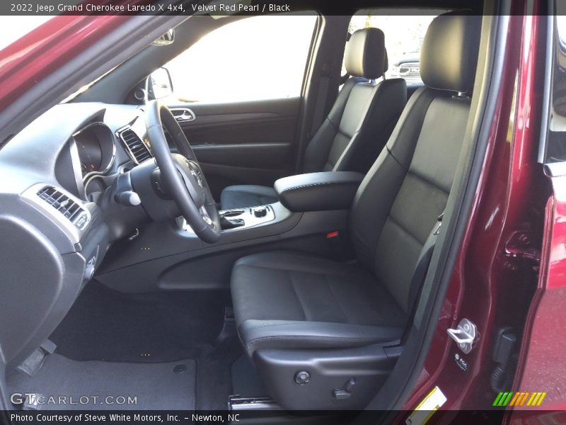 Velvet Red Pearl / Black 2022 Jeep Grand Cherokee Laredo X 4x4