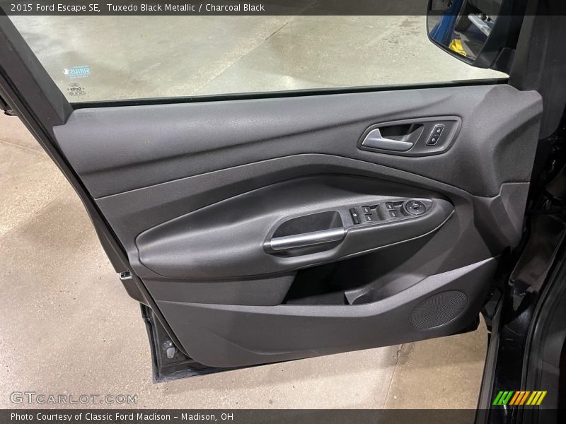 Tuxedo Black Metallic / Charcoal Black 2015 Ford Escape SE