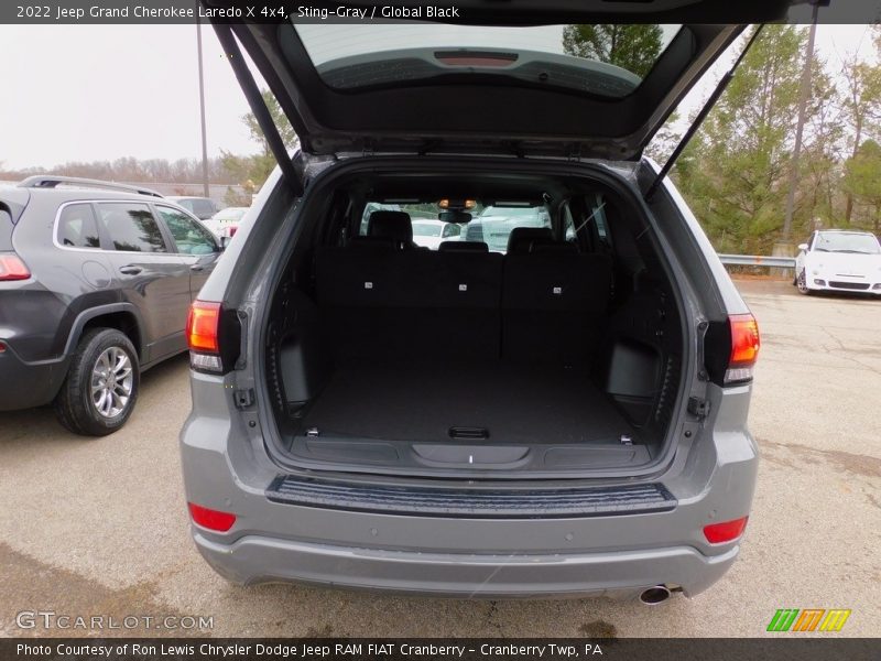 Sting-Gray / Global Black 2022 Jeep Grand Cherokee Laredo X 4x4