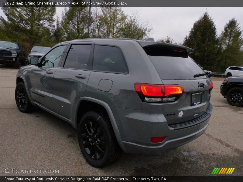Sting-Gray / Global Black 2022 Jeep Grand Cherokee Laredo X 4x4
