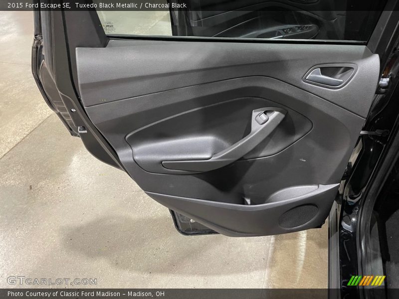 Tuxedo Black Metallic / Charcoal Black 2015 Ford Escape SE