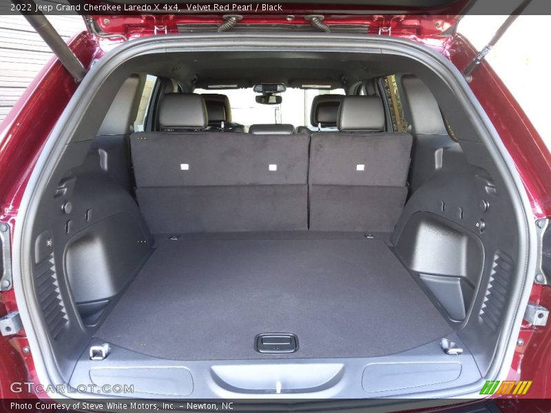  2022 Grand Cherokee Laredo X 4x4 Trunk