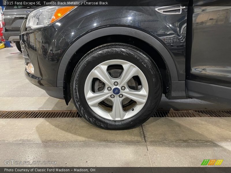 Tuxedo Black Metallic / Charcoal Black 2015 Ford Escape SE