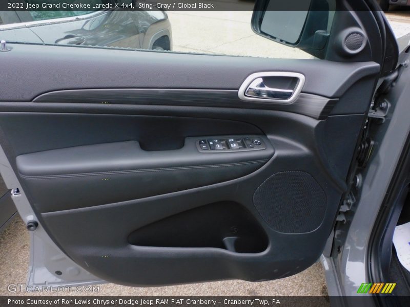 Sting-Gray / Global Black 2022 Jeep Grand Cherokee Laredo X 4x4