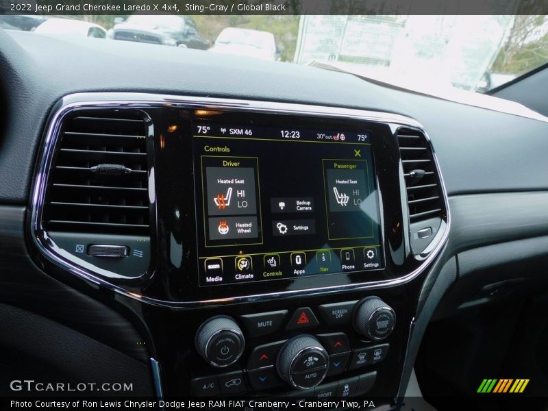Sting-Gray / Global Black 2022 Jeep Grand Cherokee Laredo X 4x4