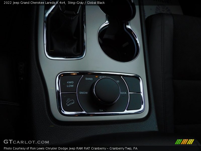 Sting-Gray / Global Black 2022 Jeep Grand Cherokee Laredo X 4x4