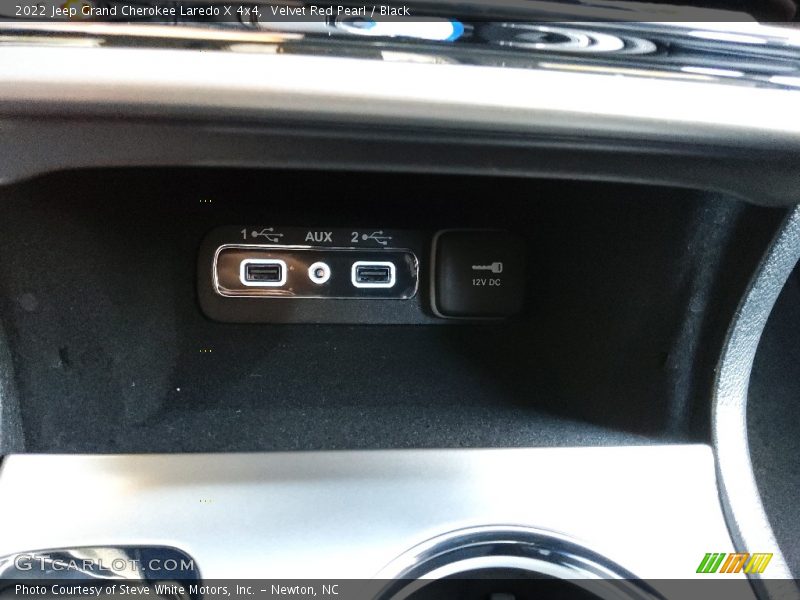 Velvet Red Pearl / Black 2022 Jeep Grand Cherokee Laredo X 4x4