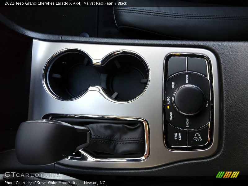 Velvet Red Pearl / Black 2022 Jeep Grand Cherokee Laredo X 4x4